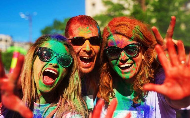 100 Best Holi Wishes, Messages, and Quotes to Share With Your Hindu friends and Family